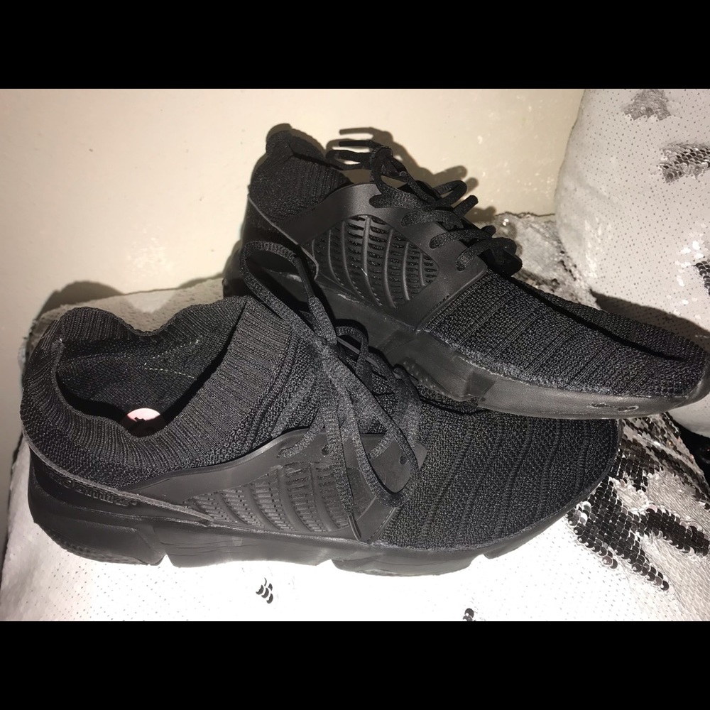 Akademiks Sneakers